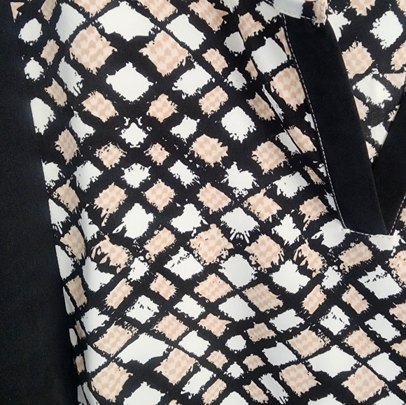 Womens dress blouse with pattern - Picture 2 of 6